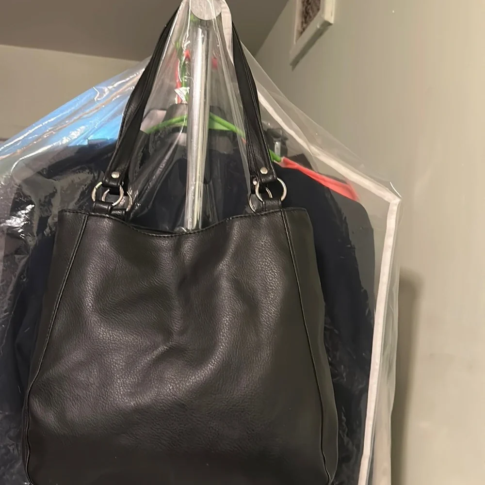 Lovely Black Tote By Lucky - Picture 1 of 9